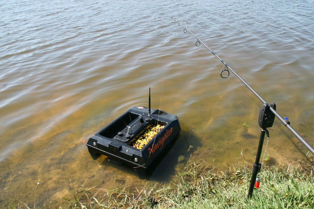Bateau amorceur : comment l'utiliser pour pêcher la carpe?