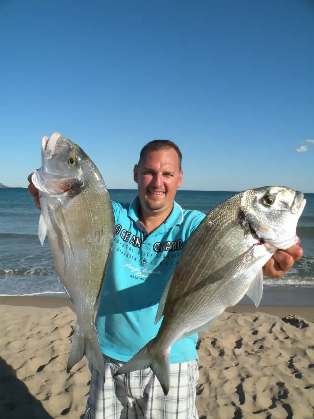 C’est toujours une grande satisfaction de faire deux beaux poissons dans une après-midi de pêche. Ce même jour, nous avions, avec mes coéquipiers de pêche, relâché un grand nombre de prises. 