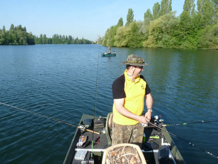 Barque de pêche pour pêcher en powerfishing