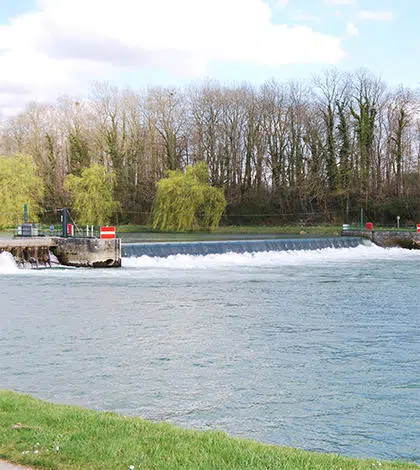 Pêcher le carnassier près des barrages