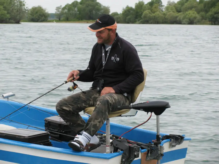 Bien conduire son leurre souple quand on pêche le carnassier en verticale