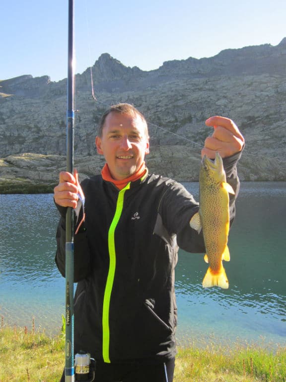 Pêcher la truite en lac de haute montagne
