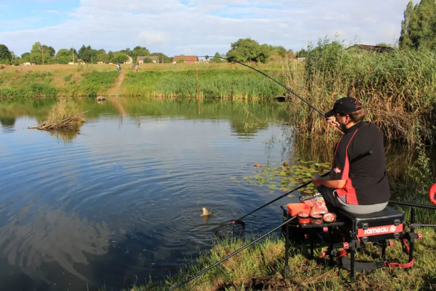 Pêche en carpodrome à la pate au flotteur