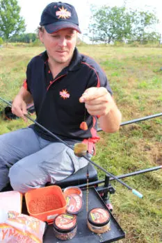 Pêche en carpodrome à la pate au flotteur