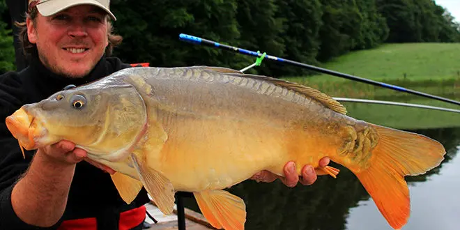 Pêche à la pâte en carpodrome