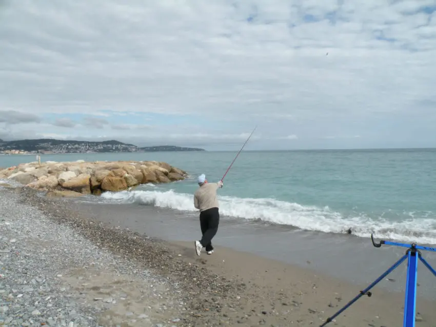 Pêche en surfcasting en automne en mer