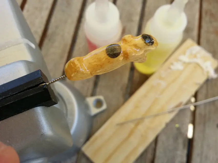 Craft d'un leurre de type sauterelle pour la pêche du chevesne en surface