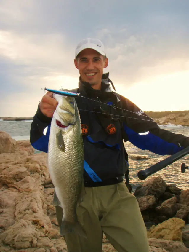 Pêche du bar au leurre en côtes rocheuses