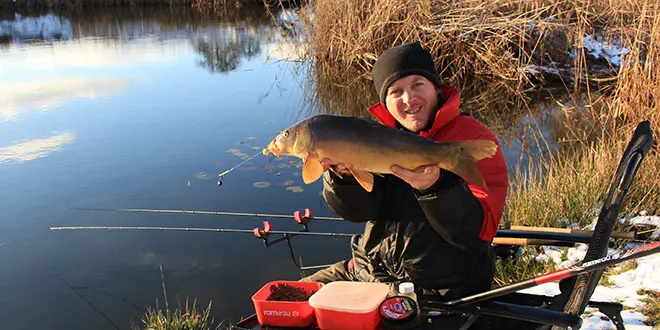 Pêche au pain en carpodrome en hiver