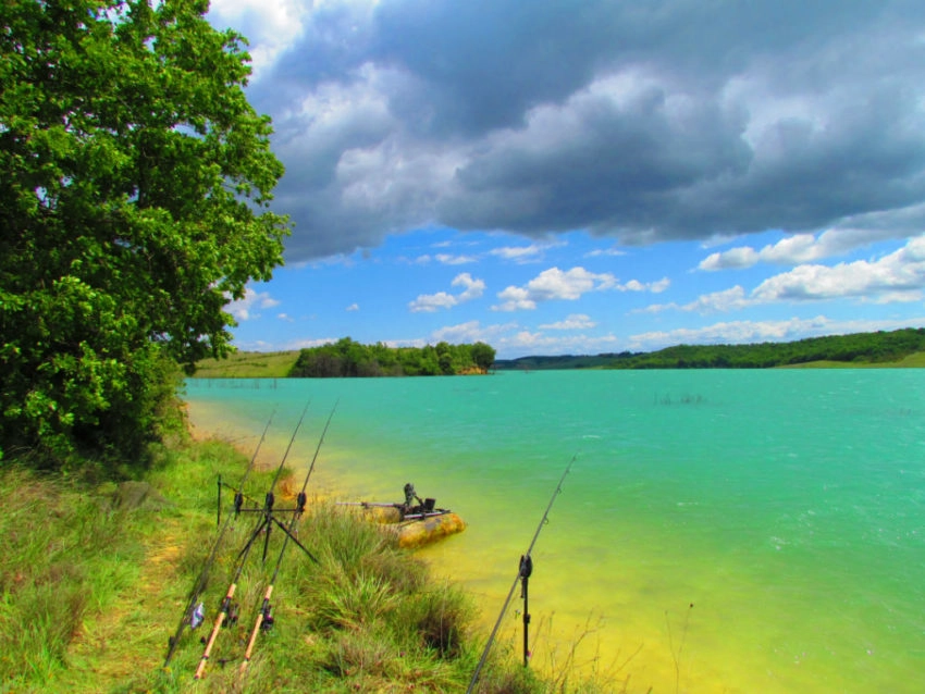 Pêche à la carpe en barrage au printemps