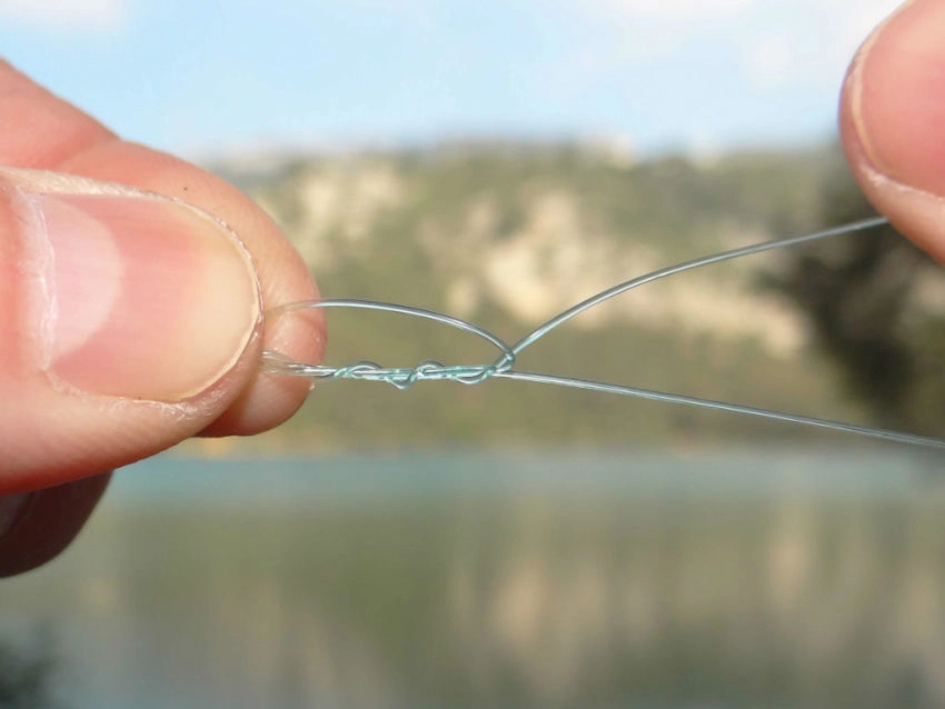 Noeud de chirurgien pour la pêche