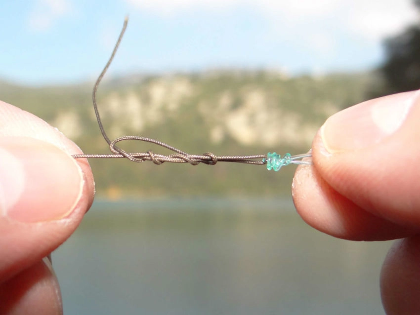 Noeud de chirurgien pour la pêche