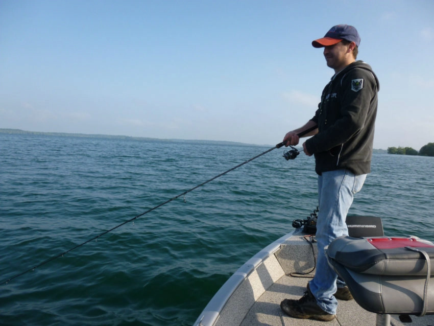 Brochet d'ouverture en bordure