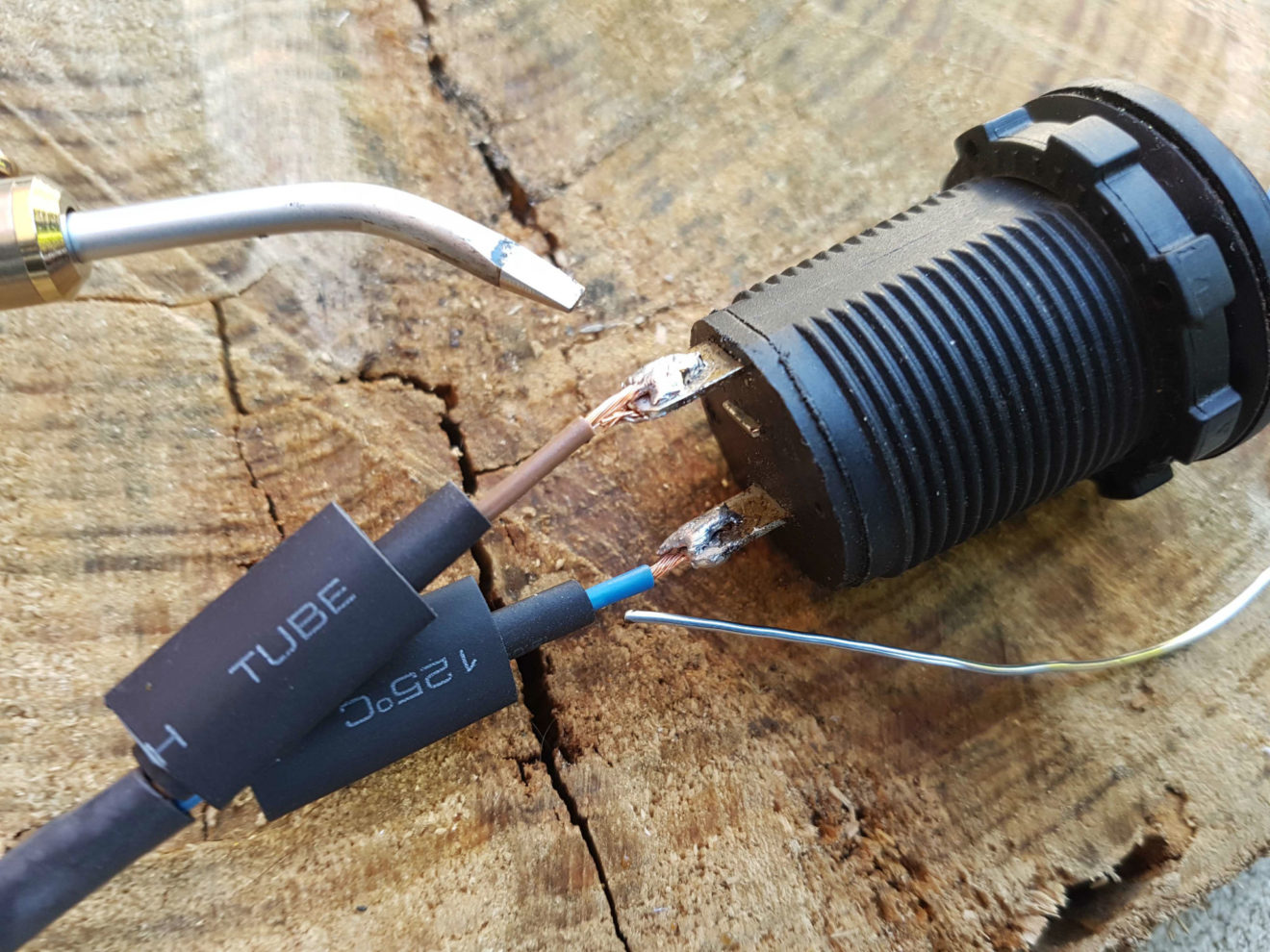 Bricolage Pour Avoir Une Prise Allume cigare Nomade Au Bord De L eau Bricolage Pour Avoir Une Prise Allume cigare Nomade Au Bord De L eau