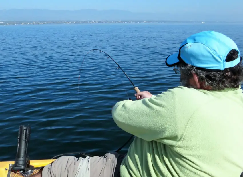 Pêche du féra (corégone) en kayak sur le lac Léman