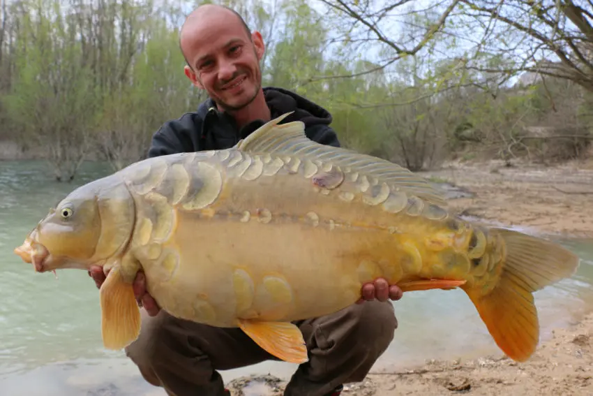 Gros amorçage pour la pêche à la carpe