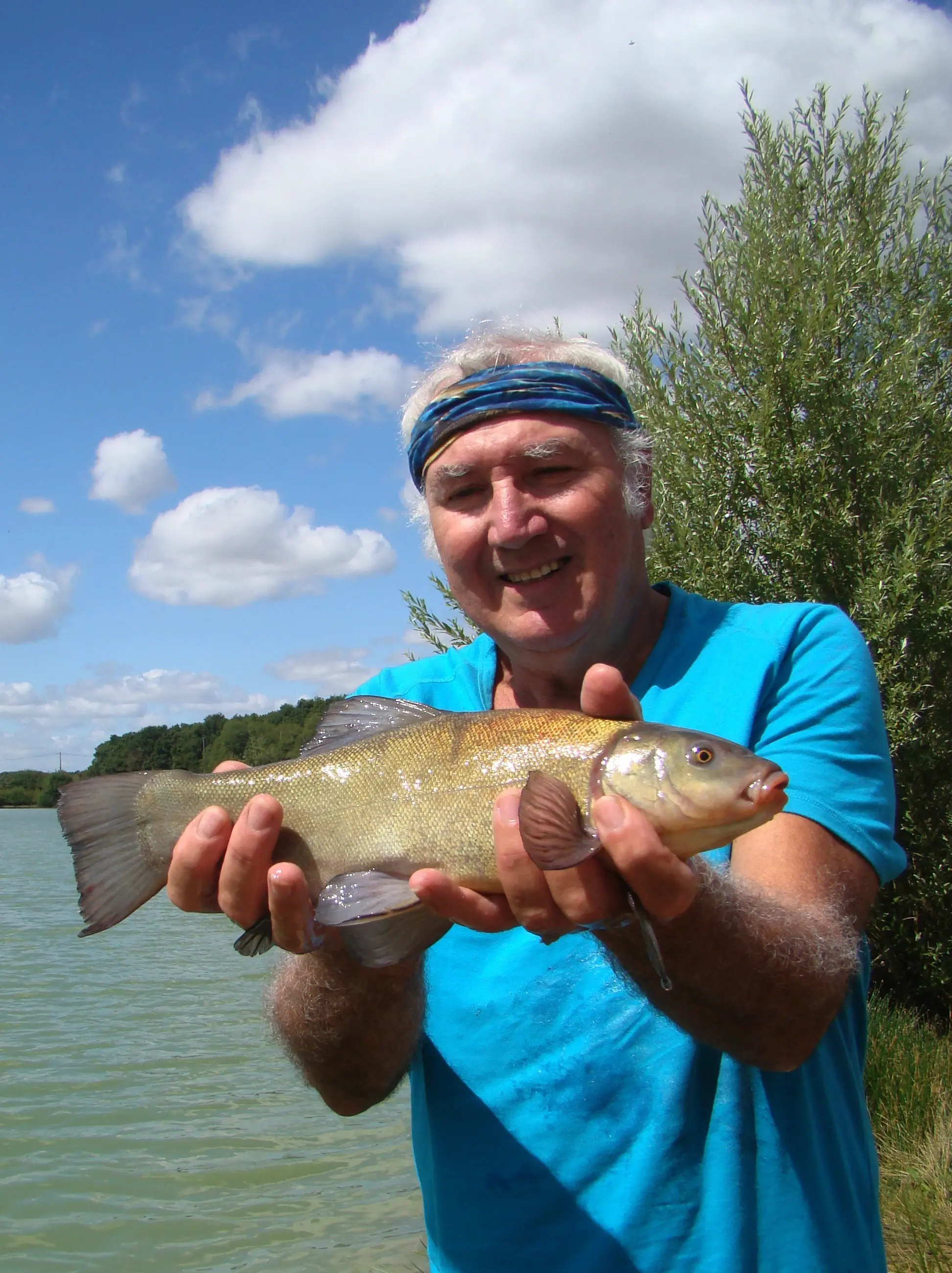 Pêche de la tanche à l'anglaise au ver de terreau