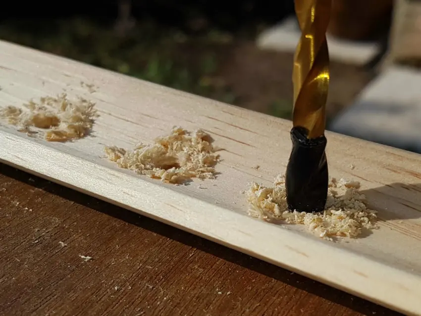 Fabrication d'un présentoir porte bobine pour la pêche à la mouche