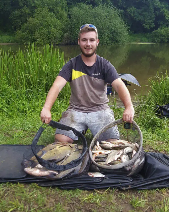 Montage potence pour la pêche au feeder