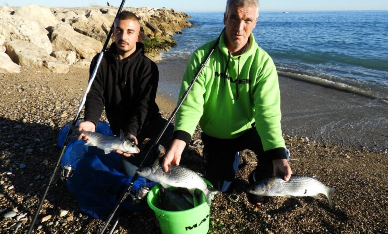 Pêche au bouchon à la miette en mer