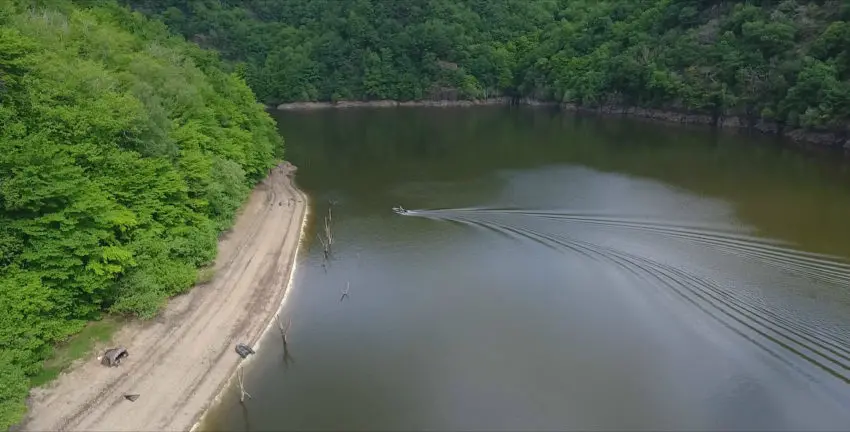 Pêche à la carpe en lac de barrage