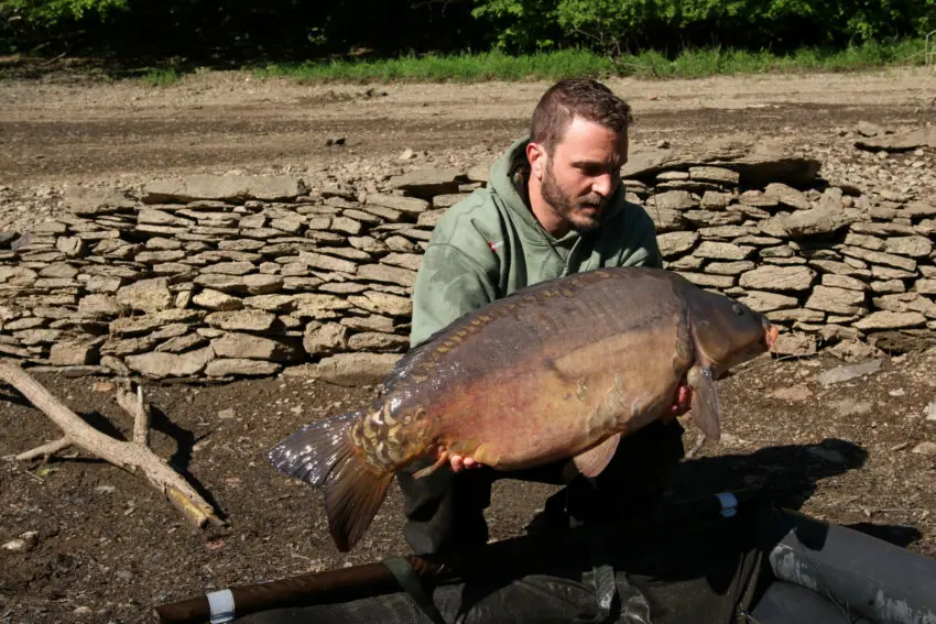 Pêche à la carpe en lac de barrage