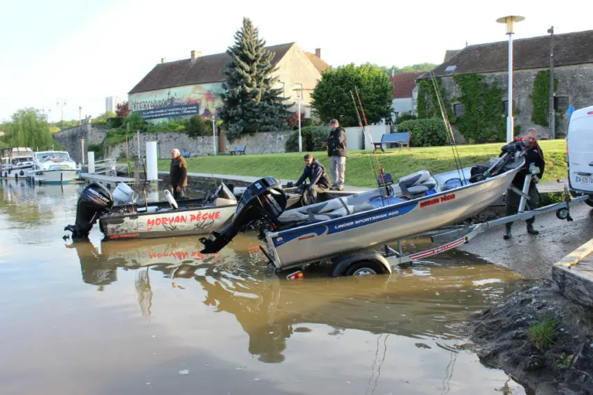 mise a eau bateau barque peche 01