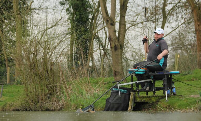 Pêche de la tanche à l'anglaise fixe en étang