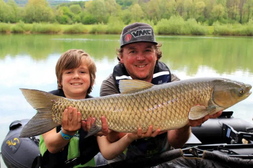 Pêche à la carpe avec son fils