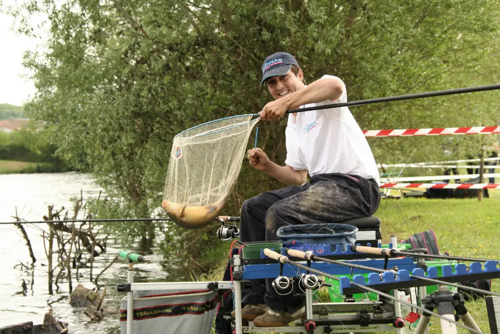 Pêche de la tanche à l'anglaise coulissant en étang