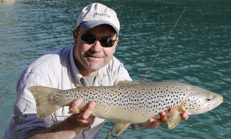 Pêche de la truite en lac de montagne