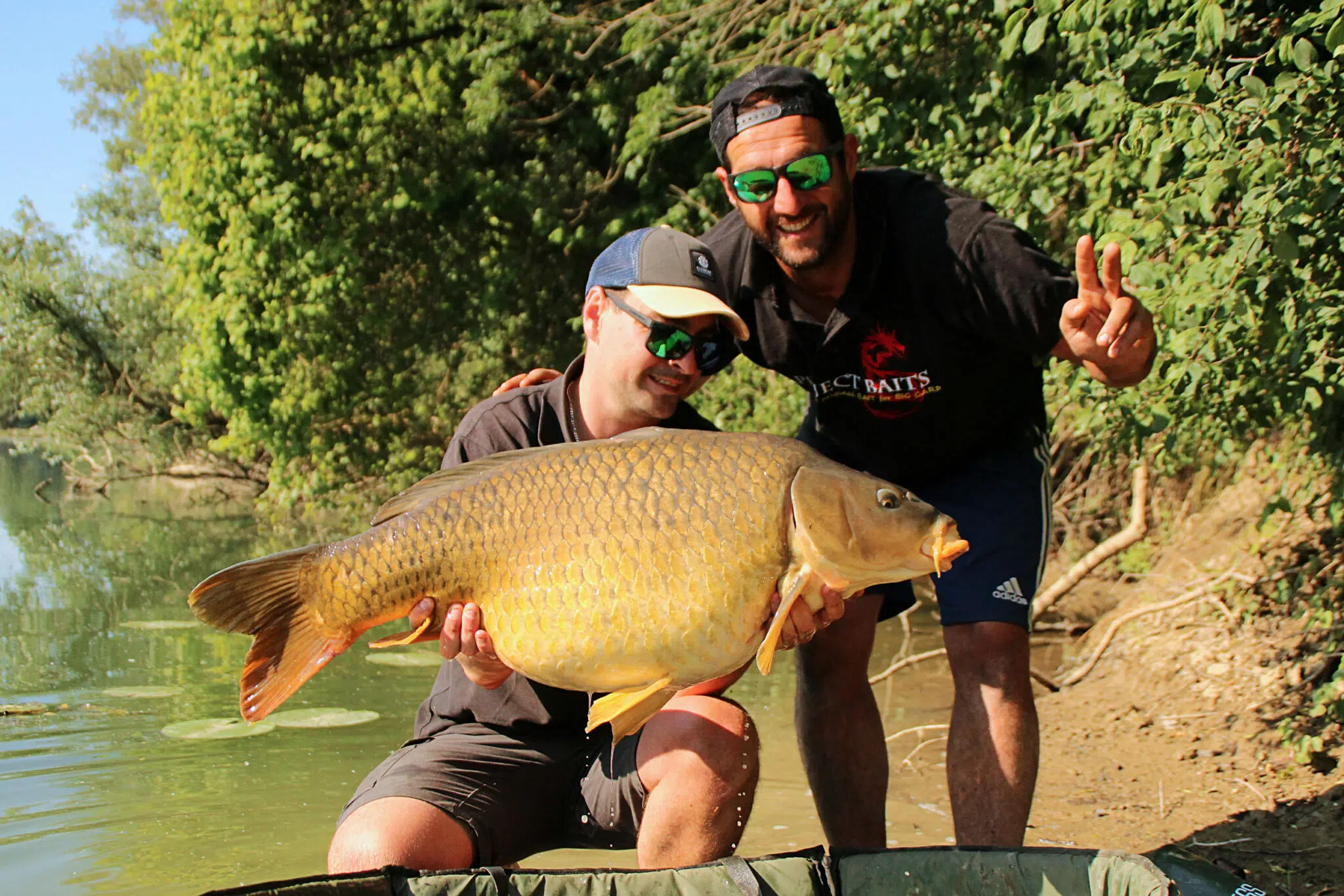 Pêche de la carpe en solo ou en duo.