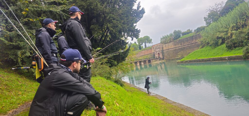 En pleine réflexion sur les douves